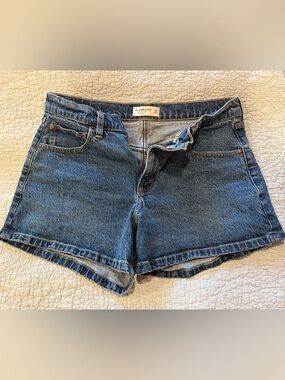 Abercrombie & Fitch A Line Mid-Rise Shorts